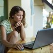 Okazjonalna praca na własnym laptopie w zamian za ekwiwalent