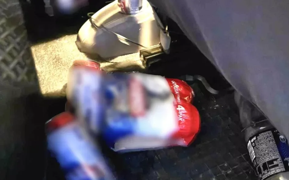 Pijany 28-latek zasnął za kierownicą auta z włączonym silnikiem