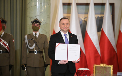 Prezydent dokonał uroczystego podpisania Ustawy o obronie Ojczyzny.
