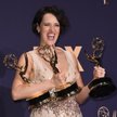 Phoebe Waller-Bridge z trzema statuetkami Emmy za "Fleabag"