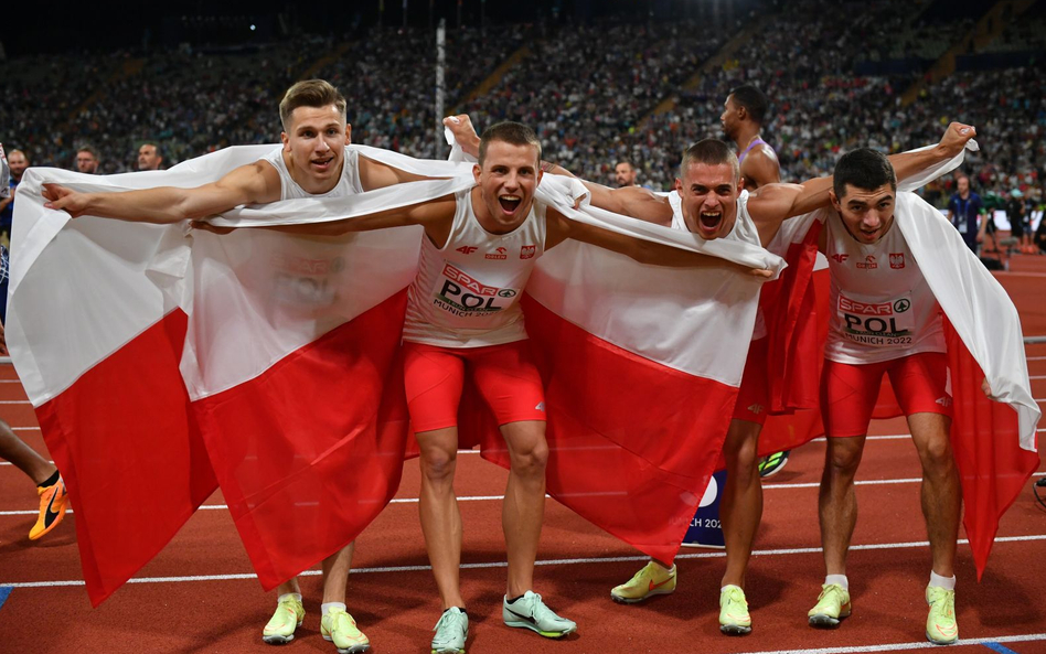 Brązowa sztafeta 4x100 m: Adrian Brzeziński, Przemysław Słowikowski, Patryk Wykrota i Dominik Kopeć