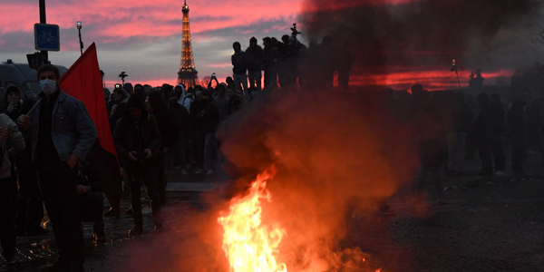 Protesty we Francji: Politycy z partii Macrona boją się o bezpieczeństwo