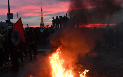 Ogień na Placu Zgody w Paryżu