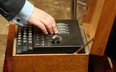 Enigma, niemiecka przenośna elektromechaniczna maszyna szyfrująca.