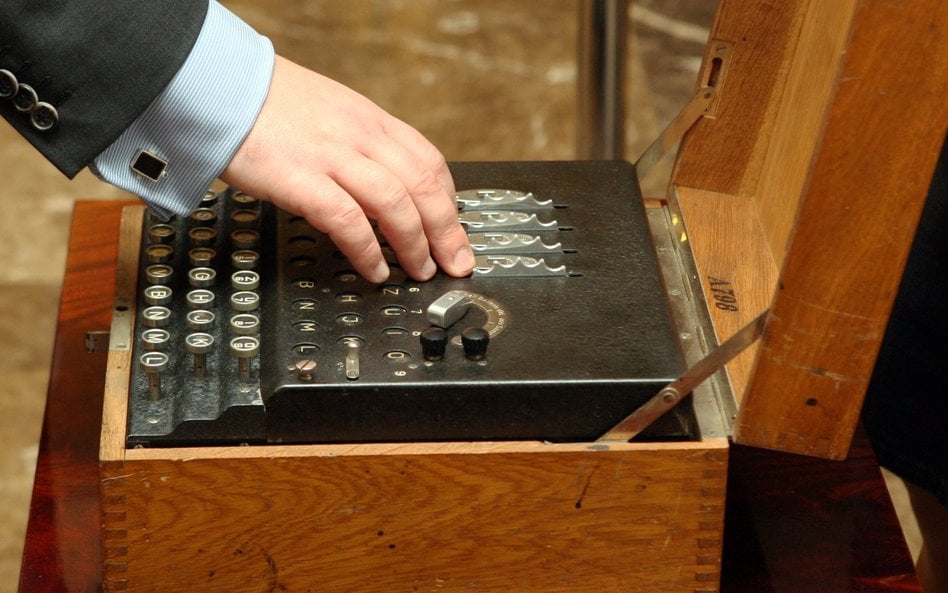 Enigma, niemiecka przenośna elektromechaniczna maszyna szyfrująca.