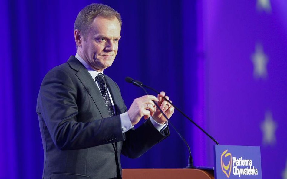 Tusk pisze list do partii. I ostro atakuje Gowina