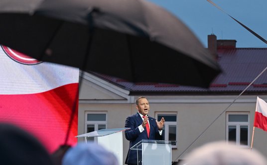 28 kwietnia 2025 r. Karol Nawrocki na debacie przedwybrczej w Końskich. Drugi z kandydatów w II turz