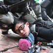 Hongkong: Policja użyła ostrej amunicji, ranny w stanie krytycznym