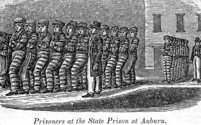 Szef straży zakładu karnego w Auburn obiecał, że przeobrazi osadzonych w „milczące i odosobnione mas