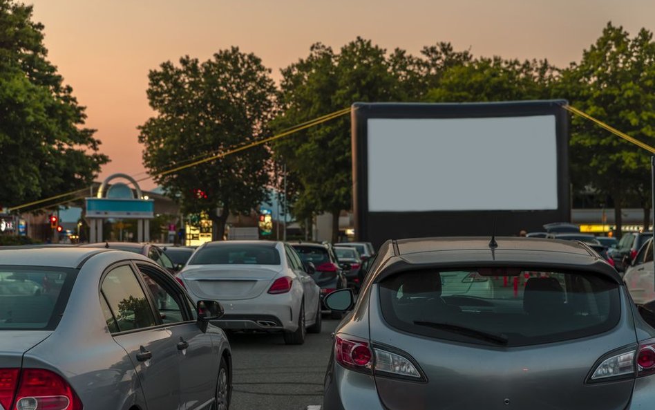 Na kino samochodowe trzeba mieć pozwolenie