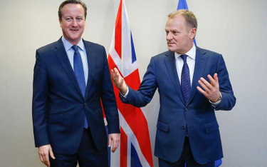 Bruksela, 18 lutego. Brytyjski premier David Cameron i przewodniczący Rady Europejskiej Donald Tusk 
