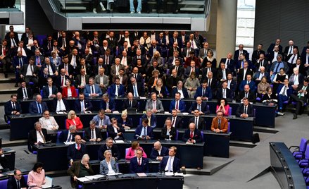 Posłowie Alternatywy dla Niemiec (AfD) podczas sesji inauguracyjnej nowego Bundestagu. 25 marca 2025