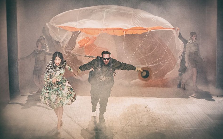 „Być jak dr Strangelove” w reżyserii Marcina Libera z Teatru Dramatycznego w Wałbrzychu