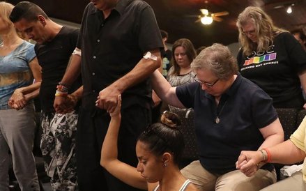 Ranny w niedzielnej masakrze uczestniczy z rodziną w mszy w Orlando