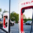 Tesla: Musk obiecuje stacje obsługi i szybkie ładowarki w Polsce