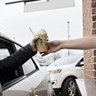 Starbucks żegna się ze słomkami. Nowe kubki do picia