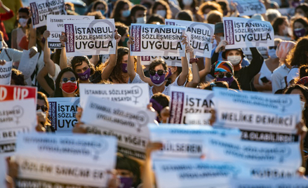 Tysiące kobiet w Turcji stanęło w obronie konwencji stambulskiej