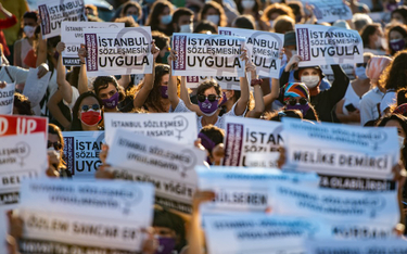 Tysiące kobiet w Turcji stanęło w obronie konwencji stambulskiej