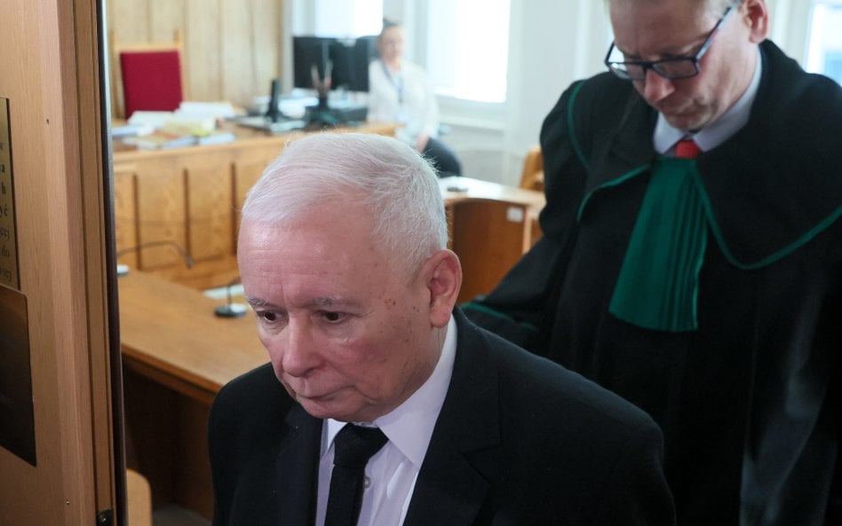 Prezes PiS Jarosław Kaczyński na korytarzu Sądu Rejonowego Warszawa - Śródmieście
