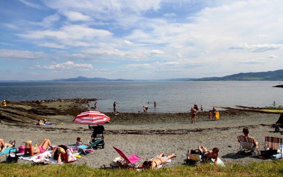 Norwegowie wolą spędzać czas nad fiordem zamiast w pracy