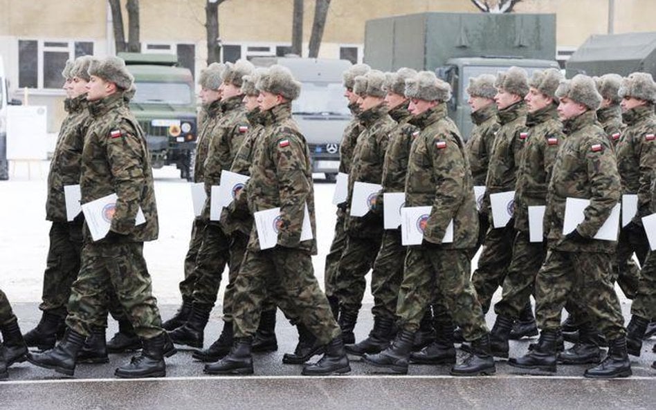 Co może zwolnić żołnierza rezerwy z ćwiczeń wojskowych