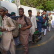 Pakistan: Dożywocie za zawinięcie lekarstwa w stronę książki?
