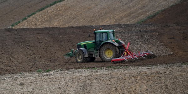 Wielki wzrost cen w rolnictwie przez wojnę. Indeks cen nawozów wzrósł o 26 proc.