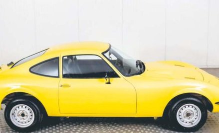 Opla GT wyróżniają otwierane reflektory, które po włączeniu nie unoszą się do góry, lecz obracają o 