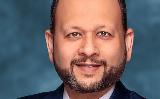 Santosh Varghese prezes VIVUS LLC ds. globalnego rozwoju produktów farmaceutycznych i dyrektor medyc