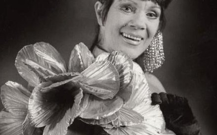 Piosenkarka, wokalistka Tercetu Egzotycznego. Miała 81 lat. (28 maja 1938 - 1 maja 2019)