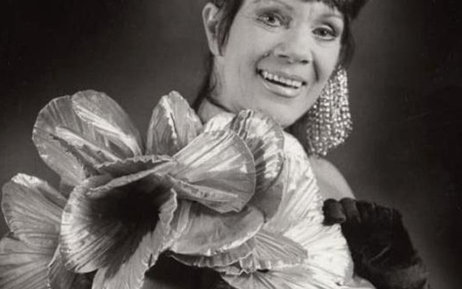 Piosenkarka, wokalistka Tercetu Egzotycznego. Miała 81 lat. (28 maja 1938 - 1 maja 2019)