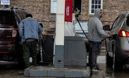 Amerykanie obwiniają Donalda Trumpa za drogie paliwo