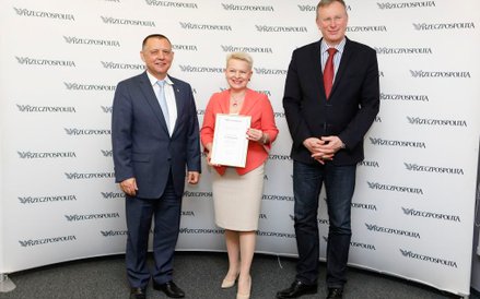 Marian Banaś, Julitta Grzebyk (z-ca dyrektora Izby Administracji Skarbowej we Wrocławiu, odebrała dy