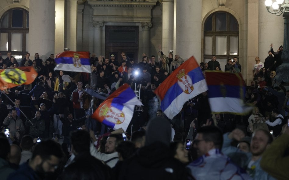 Zwolennicy Listy Studenckiej świętują wygranie wyborów parlamentarnych w Serbii