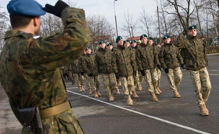 Trudno o karierę w zawodowej armii