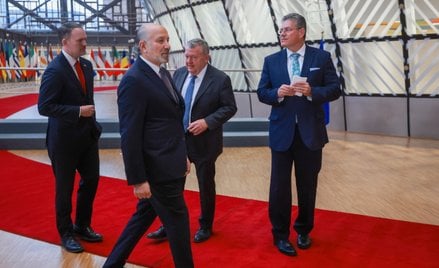 Na zdjęciu od lewej: przedstawiciel handlowy USA Jamieson Greer, sekretarz handlu USA Howard Lutnick