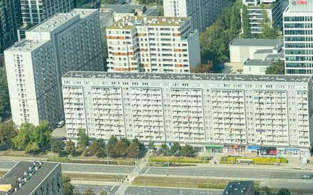 Budynki mieszkalne wzdłuż ulicy Prostej