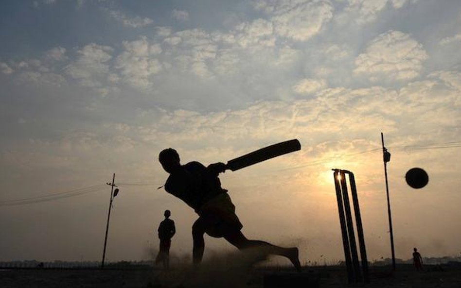 Indie. Studenci grają w krykieta