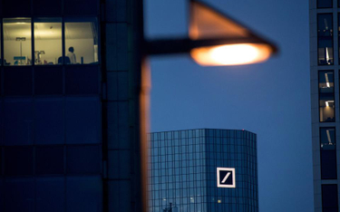 Trzeci kolejny rok strat Deutsche Banku