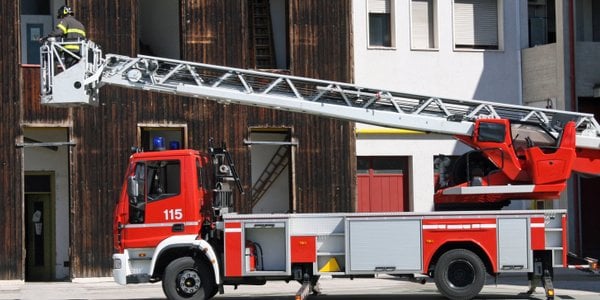 16 wozów Rosenbauer za 50 mln zł stoi nieużywanych — spór trafi do sądu
