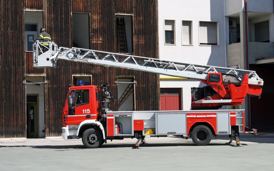 Od ponad trzech lat trwa spór między PSP a firmą Rosenbauer dotyczący wozów strażackich z 42-metrową
