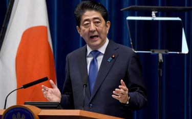 Premier Japonii, Shinzo Abe ogłosił w poniedziałek plan dotyczący zwiększenia wydatków z państwowej 