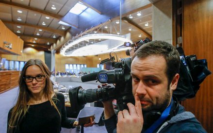 Reporterzy Telewizji Polskiej na posiedzeniu Komisji