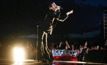 Dave Gahan, wokalista Depeche Mode, podczas warszawskiego koncertu w 2006 r. Ponowny przyjazd grupy 