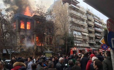 Skrajna prawica spaliła Antifie squat w Salonikach