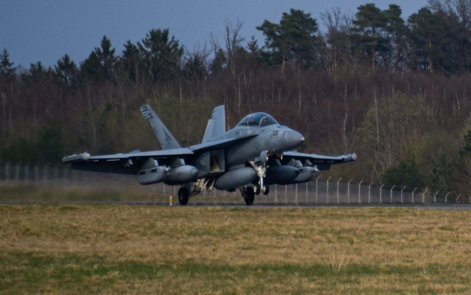 Jeden z Growlerów dywizjonu VAQ-134 Garudas po przylocie do bazy Spangdahlem w Niemczech.