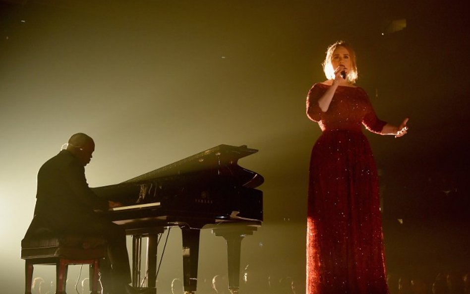 Adele - tylko wystąpiła na wczorajszej gali, z pewnością zgarnie wszystkie możliwe nagrody za rok