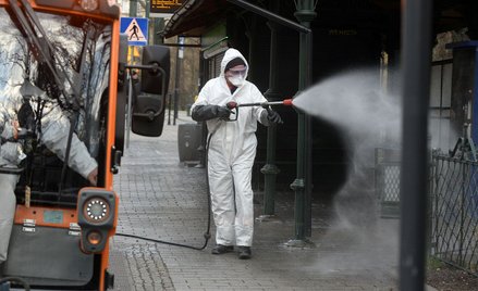 Sondaż: Polacy oczekują na zdecydowaną walkę z czwartą falą pandemii Covid-19