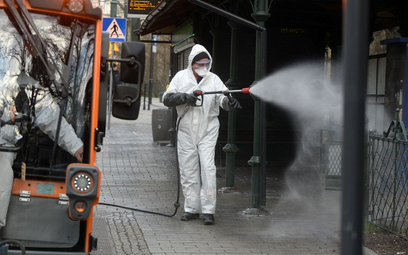 Sondaż: Polacy oczekują na zdecydowaną walkę z czwartą falą pandemii Covid-19