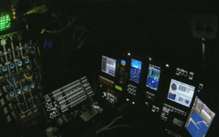 Kokpit samolotu nocą